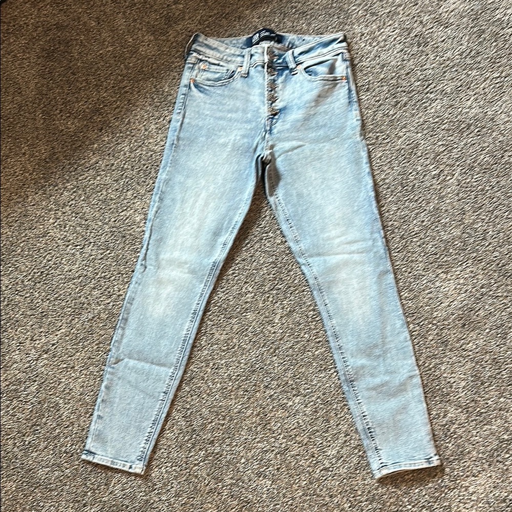 NWOT - GAP Women's Light Wash High Rise Skinny Jeans Blue
